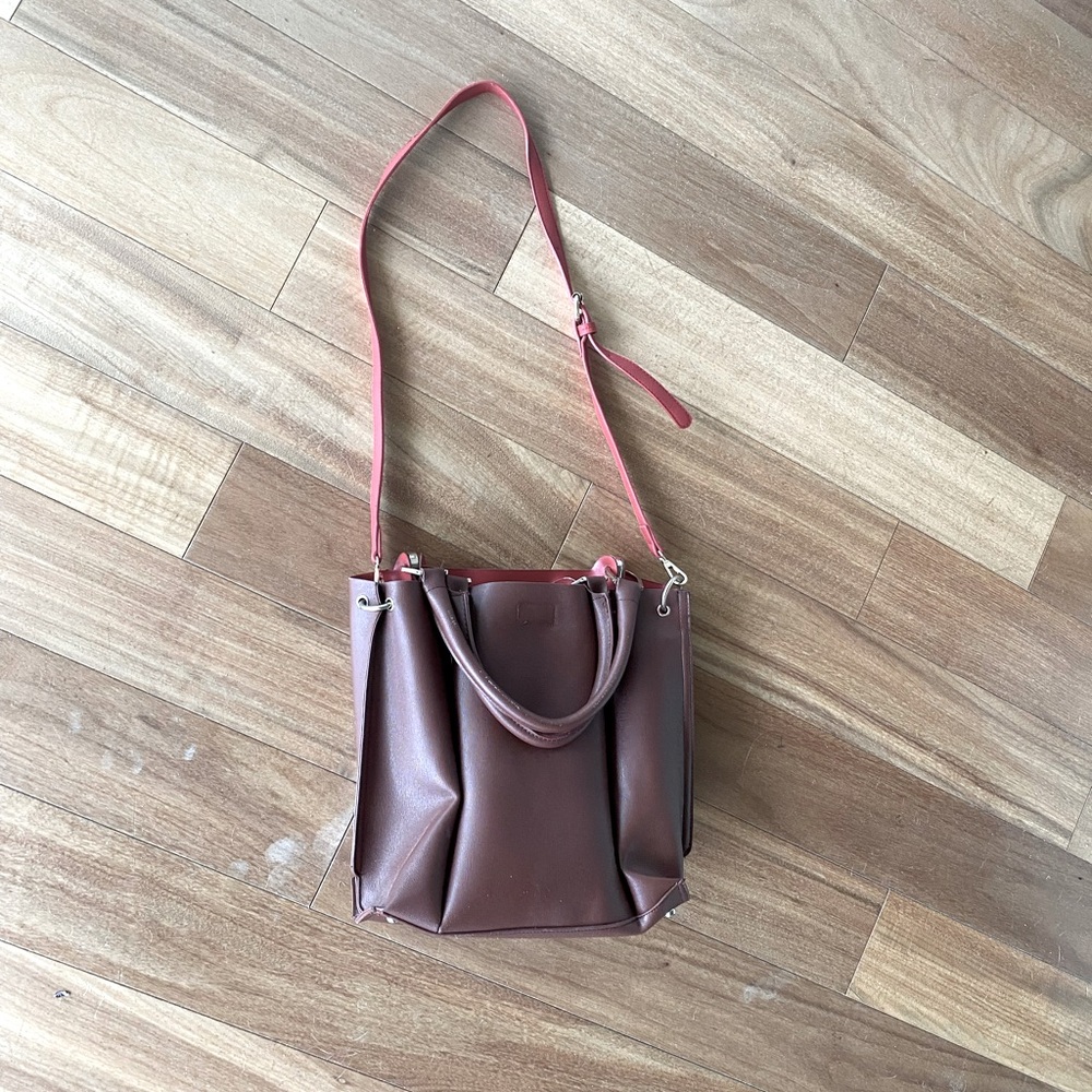 Vegan tote cross body strap and handles. Very good condition